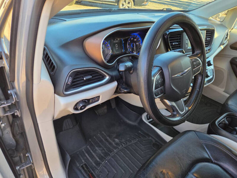 2017 Chrysler Pacifica Touring-L