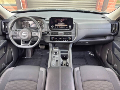 2025 Nissan Pathfinder S