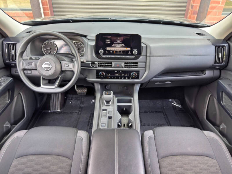 2025 Nissan Pathfinder S
