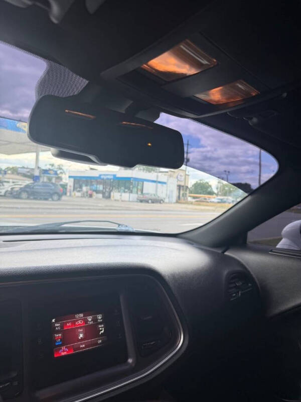 2016 Dodge Challenger SXT Plus