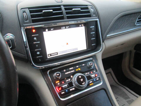 2017 Lincoln Continental Select