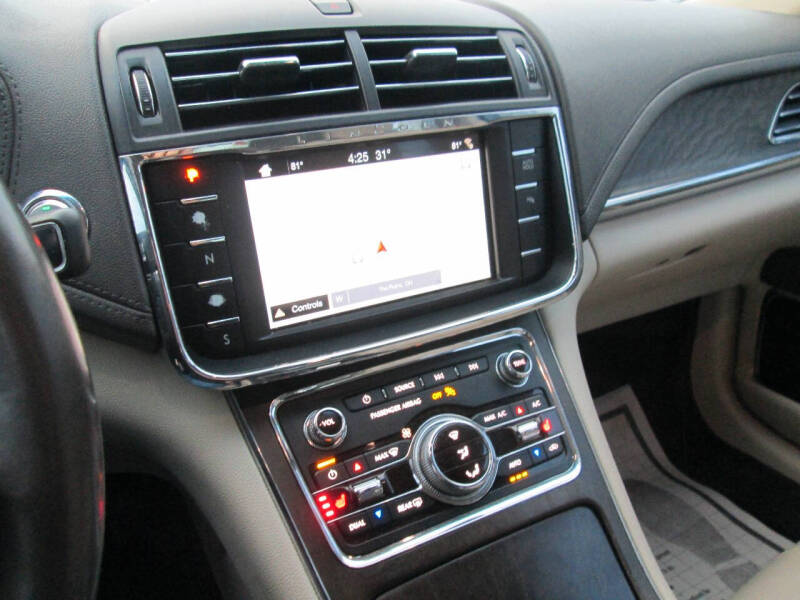 2017 Lincoln Continental Select