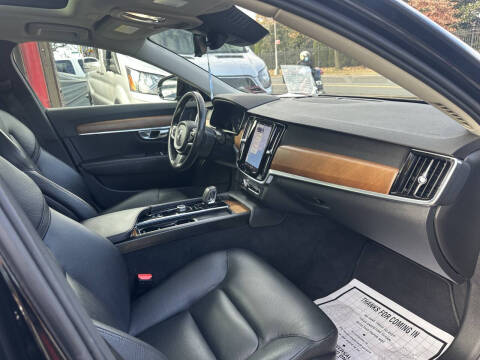 2022 Volvo S90 B6 Momentum