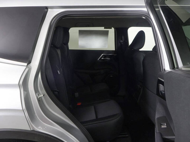 2026 Mitsubishi Outlander ES