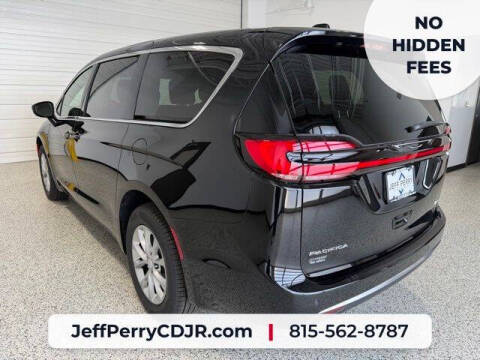 2027 Chrysler Pacifica Select