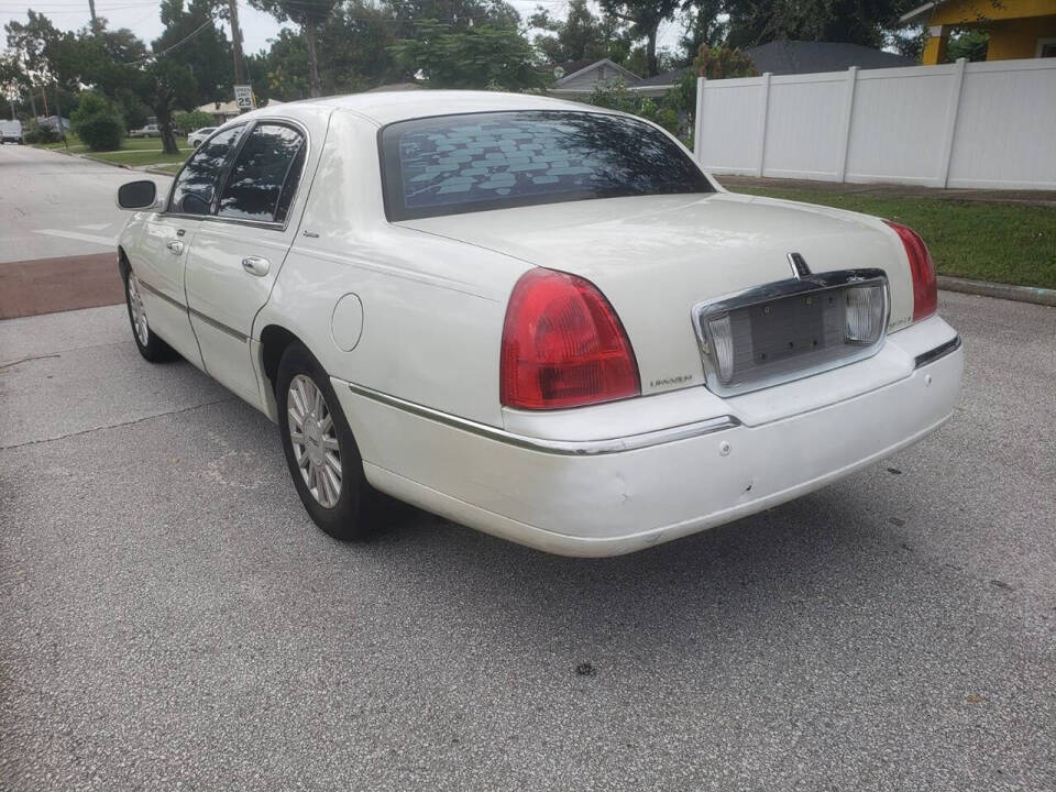 2003 Lincoln Town Car for sale at We Buy & Sell Cars Inc in Orlando, FL