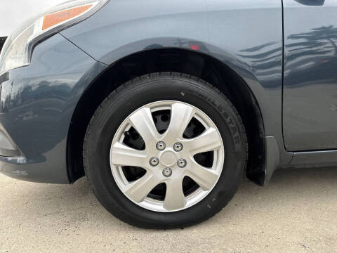 2015 Nissan Versa 1.6 S Plus