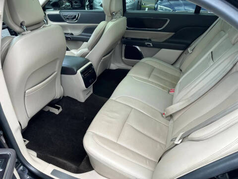 2017 Lincoln Continental Select