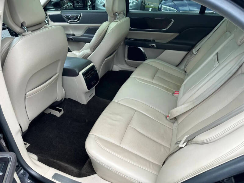 2017 Lincoln Continental Select
