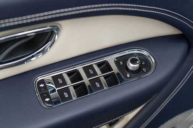 2023 Bentley Bentayga V8