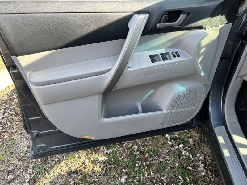 2011 Toyota Highlander SE