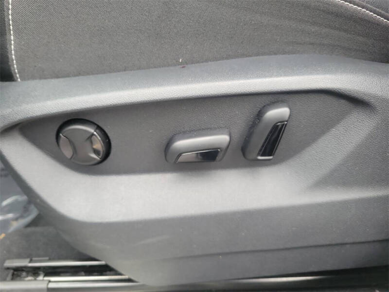 2025 Volkswagen Atlas SE