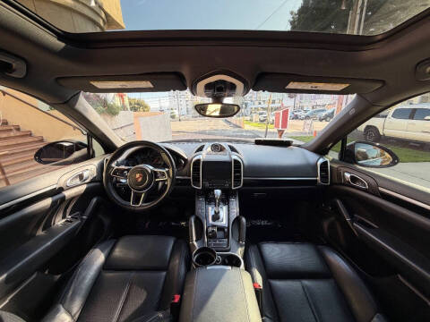 2018 Porsche Cayenne Platinum Edition