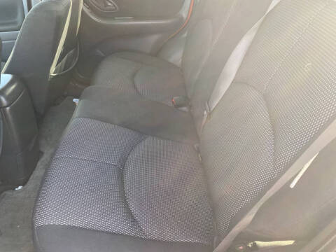 2005 Mazda Tribute s