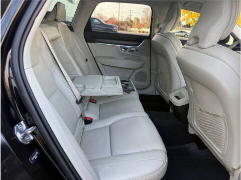 2020 Volvo V90 Cross Country T6