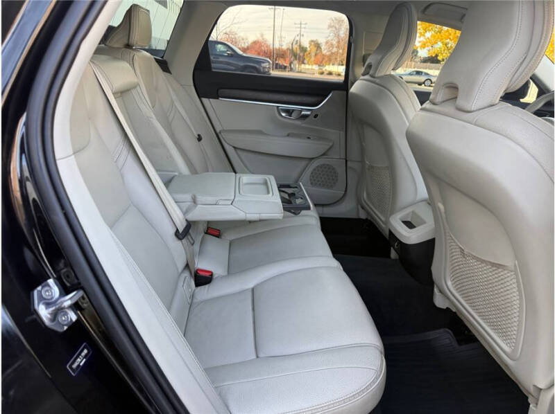 2020 Volvo V90 Cross Country T6