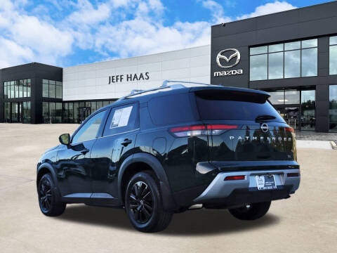 2024 Nissan Pathfinder SL