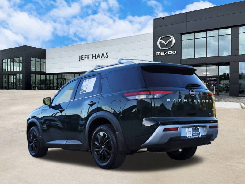 2024 Nissan Pathfinder SL