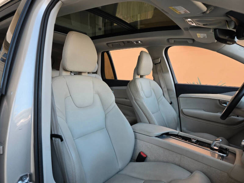 2016 Volvo XC90 T8 eAWD Momentum