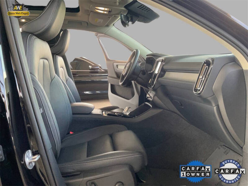 2025 Volvo XC40 B5 Plus Bright Theme