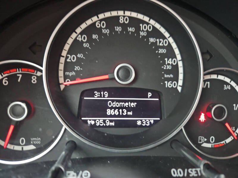 2013 Volkswagen Beetle Convertible Turbo