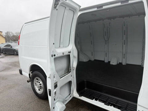 2022 Chevrolet Express 2500