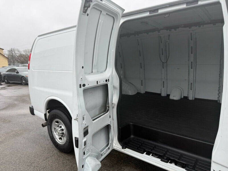 2022 Chevrolet Express 2500