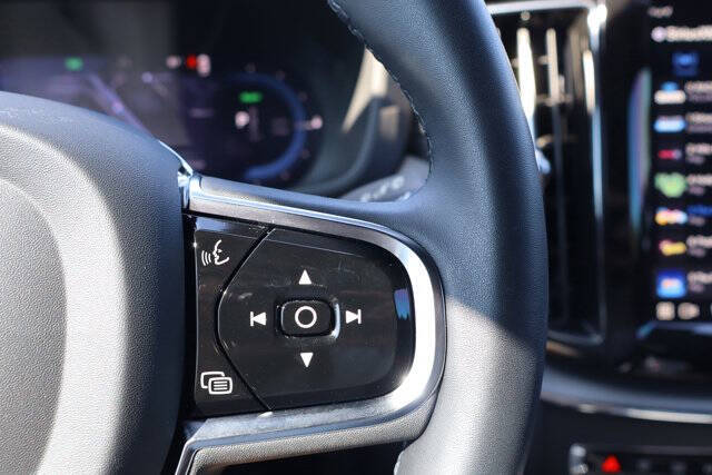 2024 Volvo XC60 Recharge T8 Ultimate Dark Theme