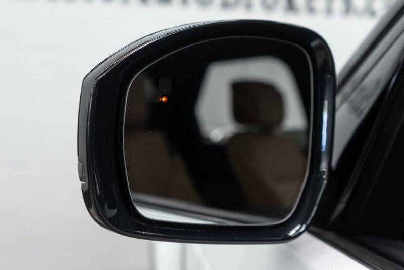 2024 Land Rover Discovery P300 Dynamic SE