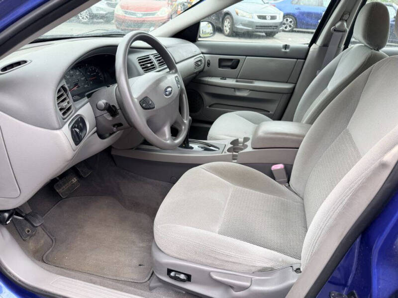 2003 Ford Taurus SE