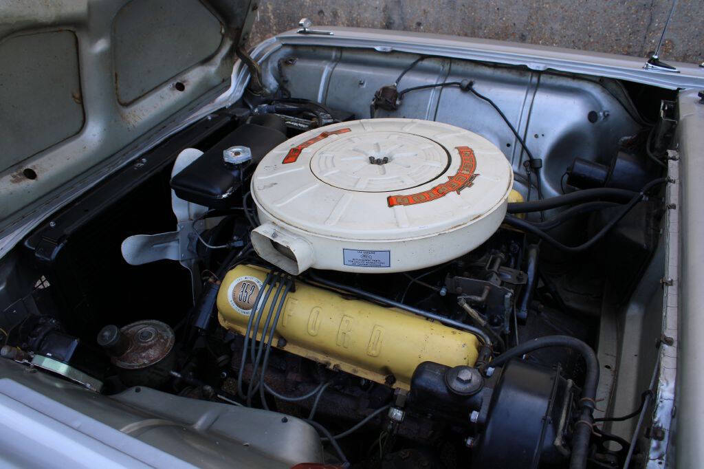1960 Ford Thunderbird 10