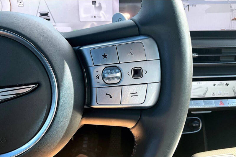 2024 Genesis GV60 Advanced