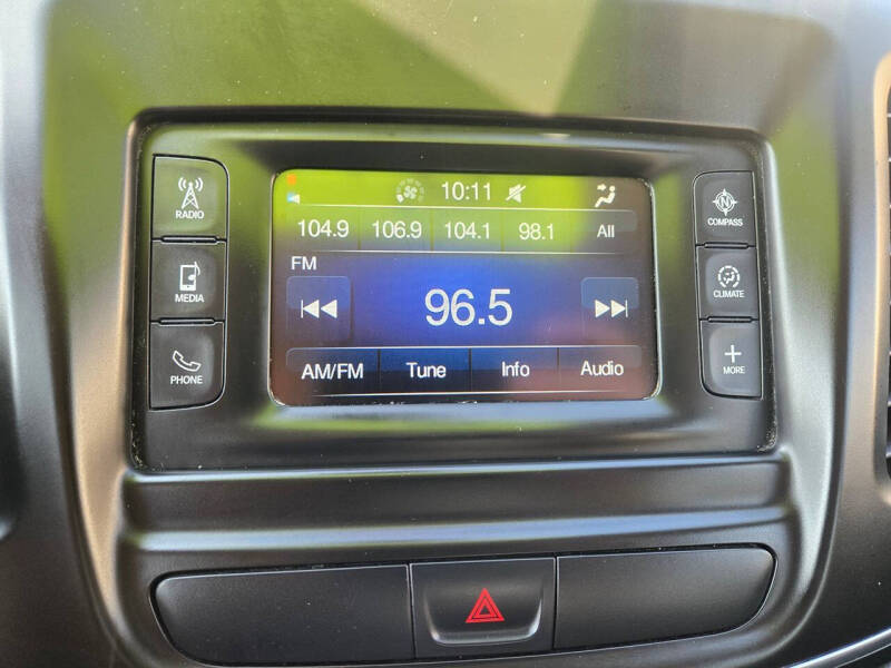 2017 Chrysler 200 LX