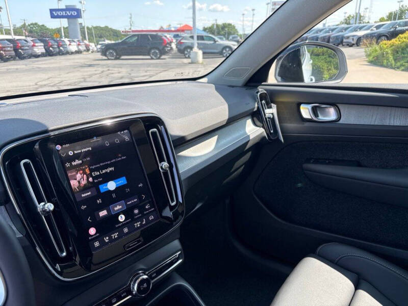 2026 Volvo XC40 B5 Plus