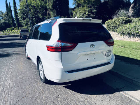 2019 Toyota Sienna LE 8-Passenger