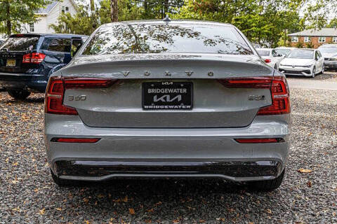 2024 Volvo S60 B5 Plus Dark Theme