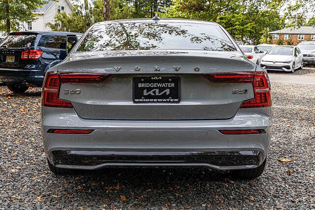 2024 Volvo S60 B5 Plus Dark Theme