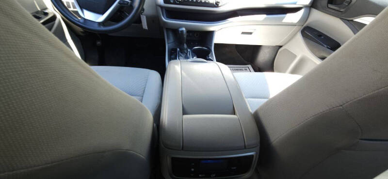 2017 Toyota Highlander LE Plus