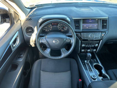 2017 Nissan Pathfinder SV