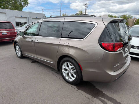 2018 Chrysler Pacifica Touring Plus