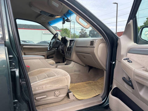 2004 Ford Explorer XLT