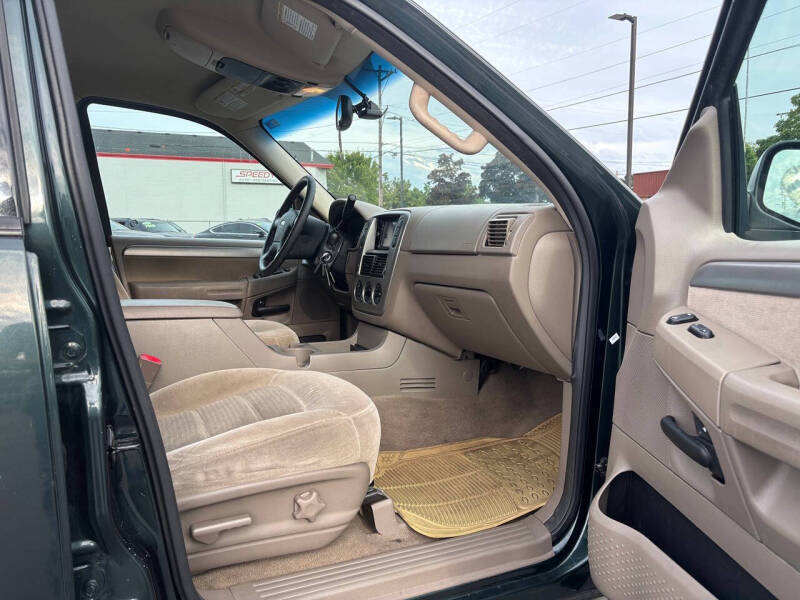2004 Ford Explorer XLT