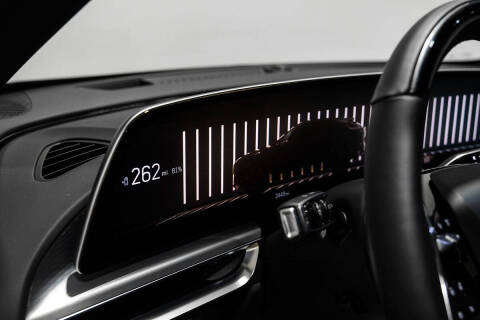 2025 Cadillac LYRIQ Luxury 2