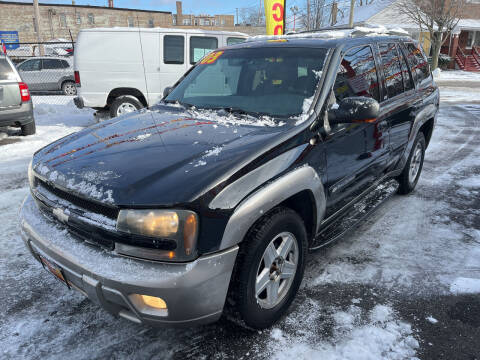 2003 Chevrolet TrailBlazer for sale at RON'S AUTO SALES INC in Cicero IL