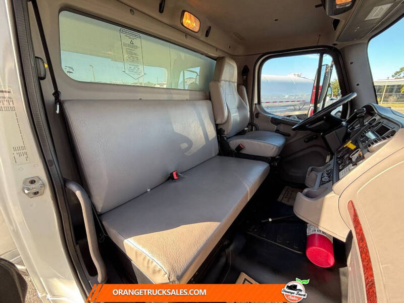 2020 Freightliner M2 106