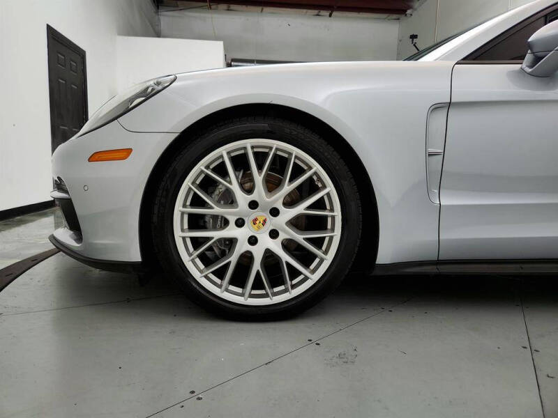 2018 Porsche Panamera 4