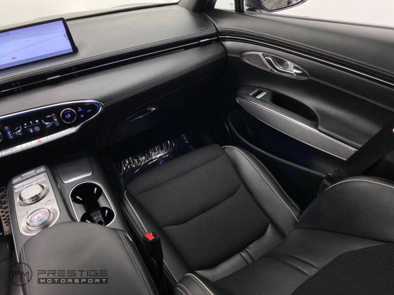 2023 Genesis GV70 2.5T Standard