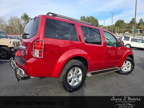 2012 Nissan Pathfinder LE