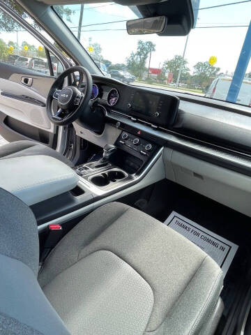 2022 Kia Carnival LX