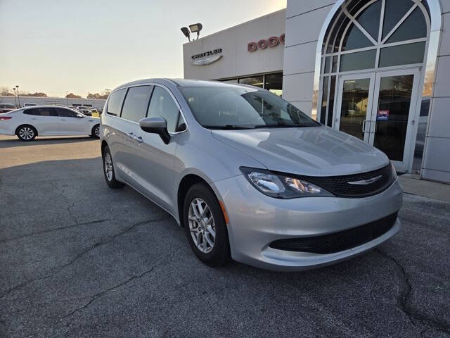 2022 Chrysler Voyager LX